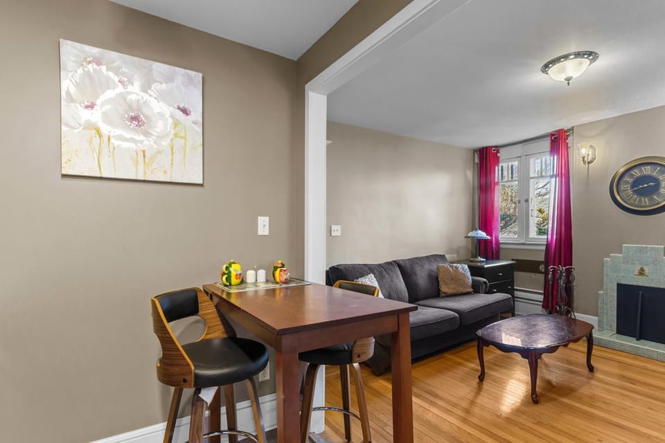 Midstream Manor 1BR Parking WiFi Apartment hotel in St Johns