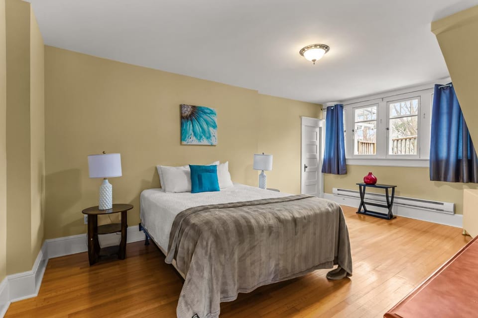 Midstream Executive 2BR Wi-Fi Parking Apartment hotel in St Johns