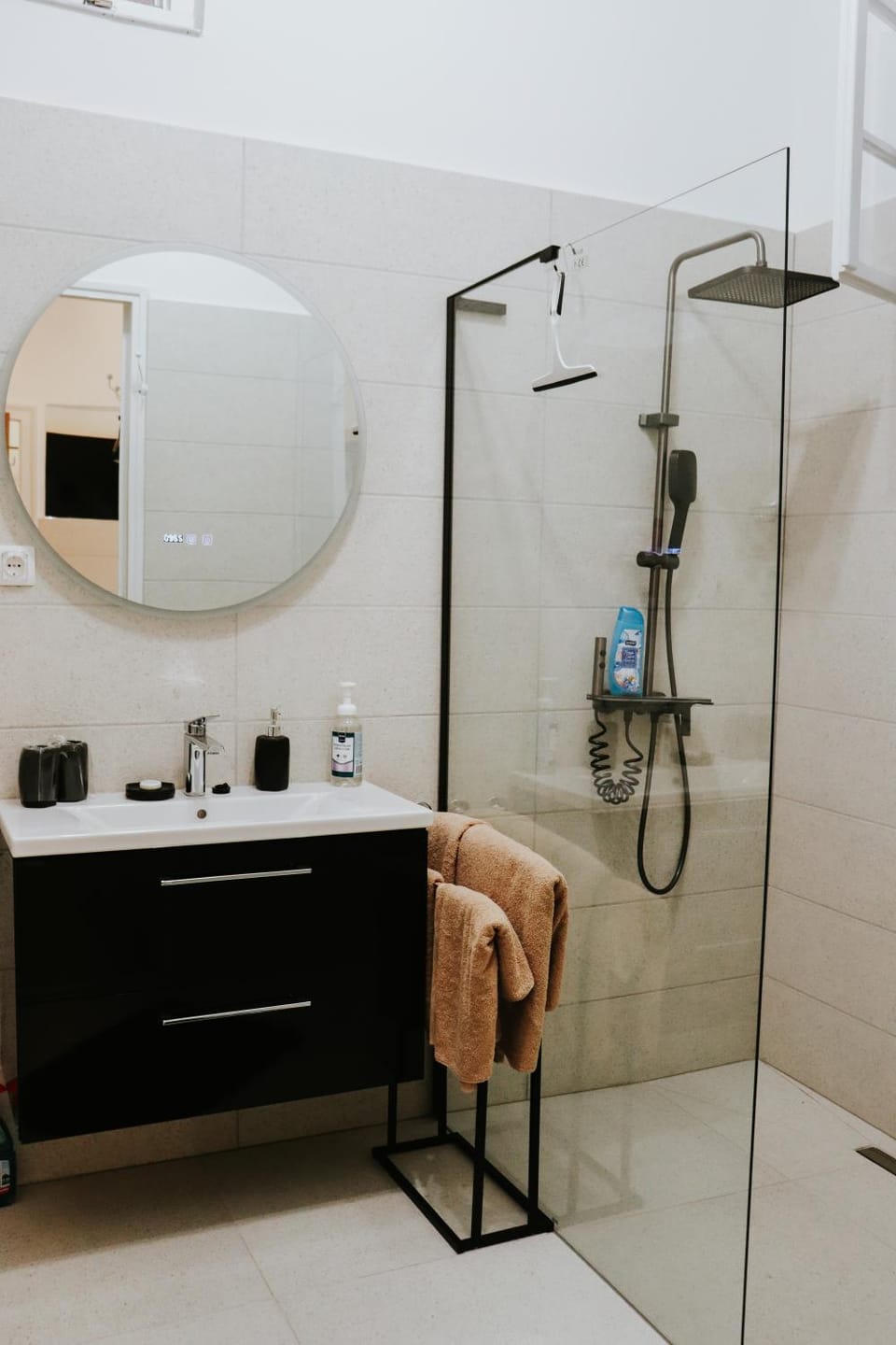 Shower, Bathroom, towels
