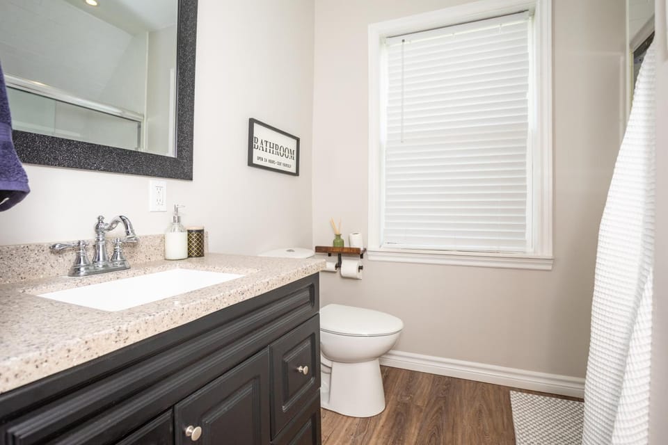 Toilet, Bathroom, towels