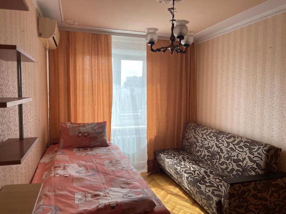 Bed, Photo of the whole room, Seating area, Bedroom