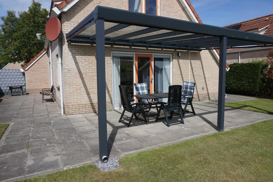 Property building, Patio, Balcony/Terrace