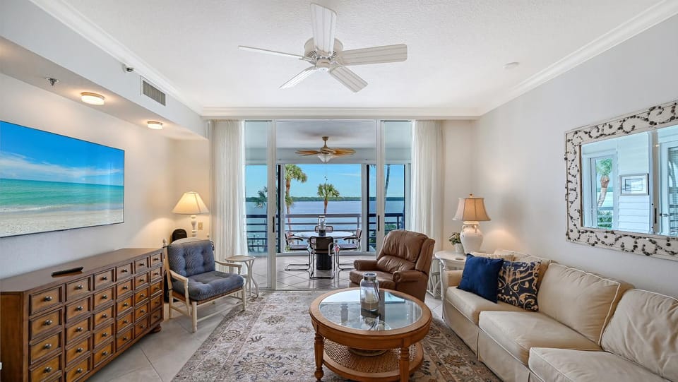 HVC 203 Spa Pool on Longboat Key Apartment in Longboat Key