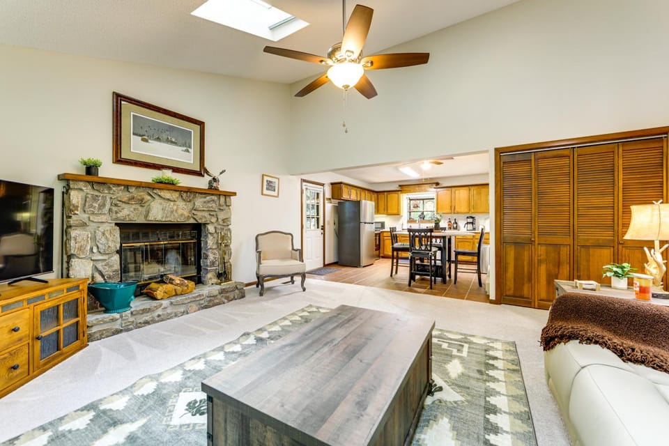Smoky Mtn Cabin, 7 Mi to Cataloochee Ski Area! Cabin in Maggie Valley