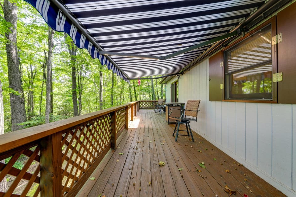 Smoky Mtn Cabin, 7 Mi to Cataloochee Ski Area! Cabin in Maggie Valley