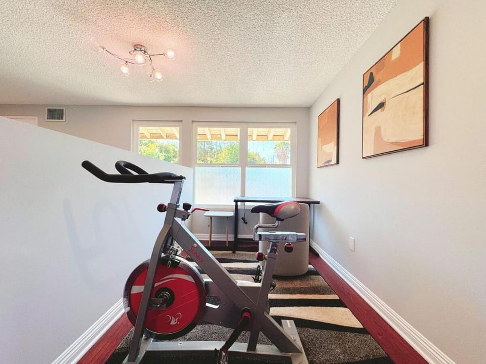 Spacious 4B2B HOUSE DTLA & Disney Office Gym House in Hacienda Heights