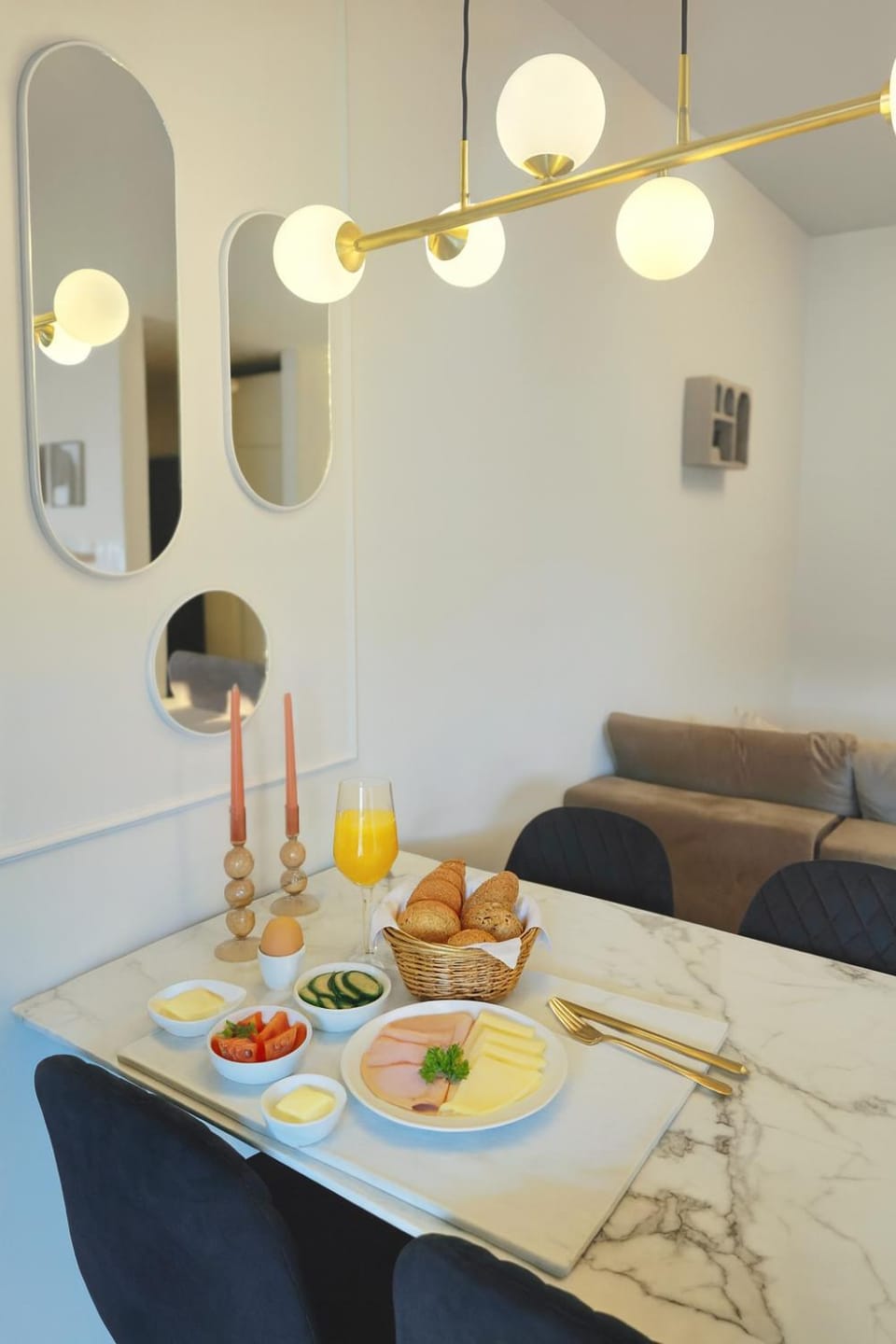 Living room, Food and drinks, Dining area