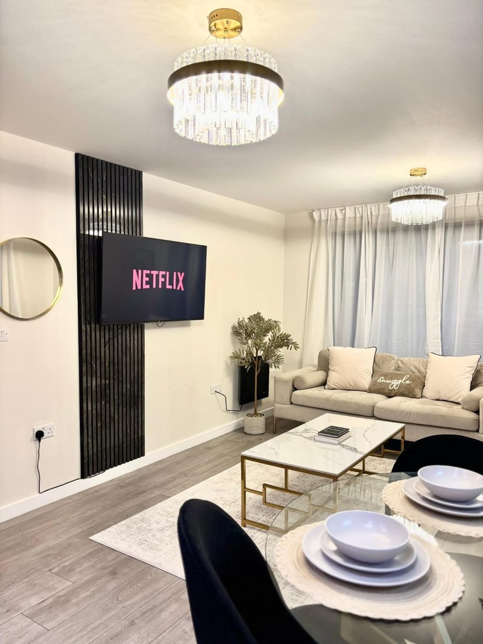 Lux Stays - 2BR Leeds City Centre Apartment - Ground Floor with Free Parking Apartment in Leeds