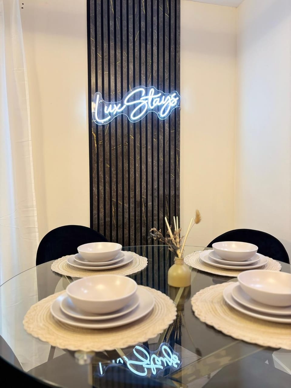 Lux Stays - 2BR Leeds City Centre Apartment - Ground Floor with Free Parking Apartment in Leeds