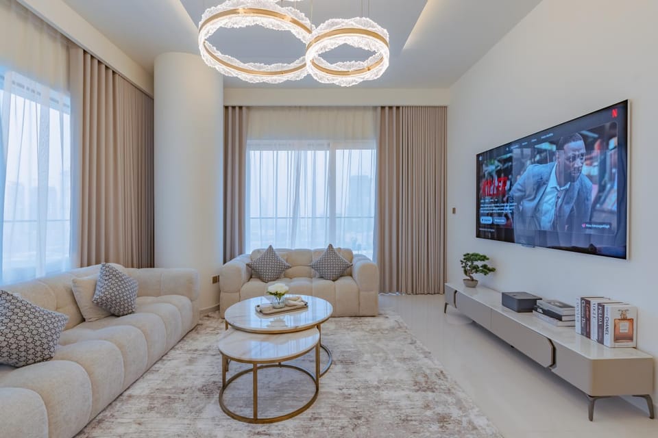 TV and multimedia, Living room, Evening entertainment