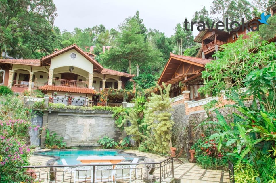 Property building, Day, Natural landscape, Garden, View (from property/room), Balcony/Terrace, Garden view, Pool view, Swimming pool