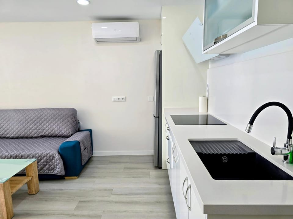 Kitchen or kitchenette, Living room, air conditioner