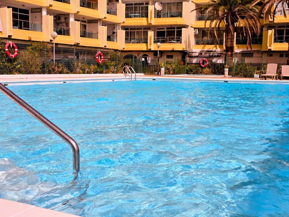 Swimming pool, Swimming pool