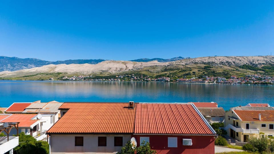 View (from property/room), Landmark view, Sea view