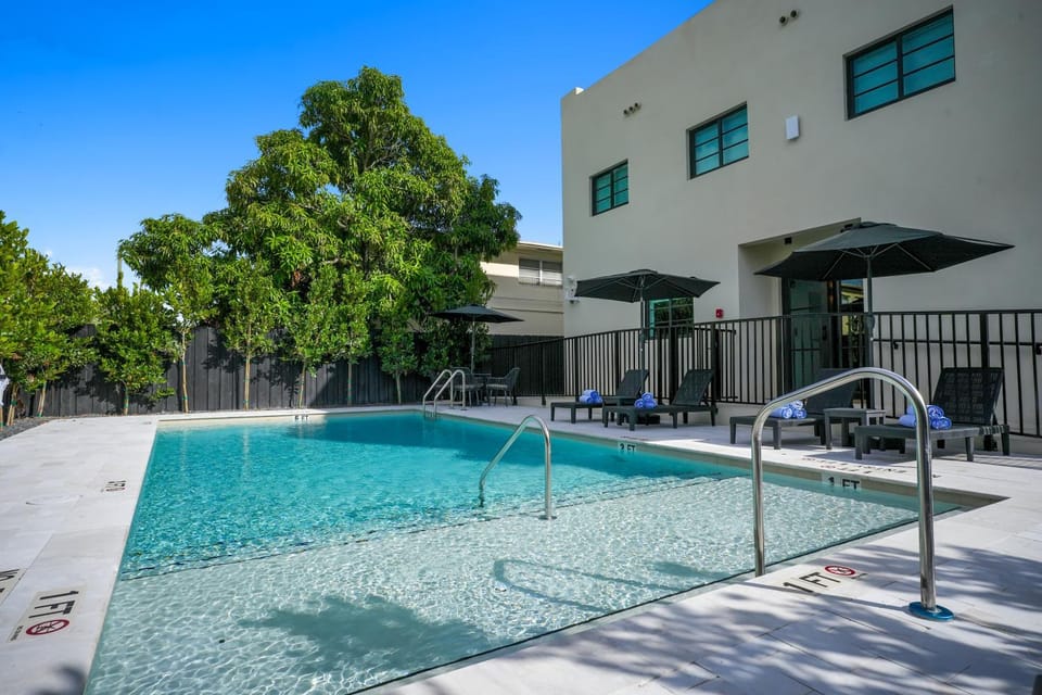 Property building, Swimming pool, Swimming pool