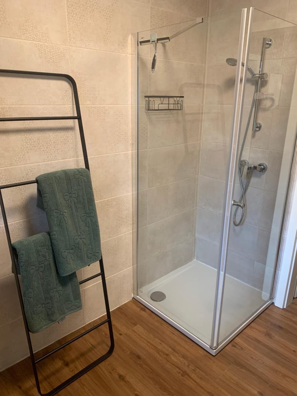Shower, Bathroom, towels