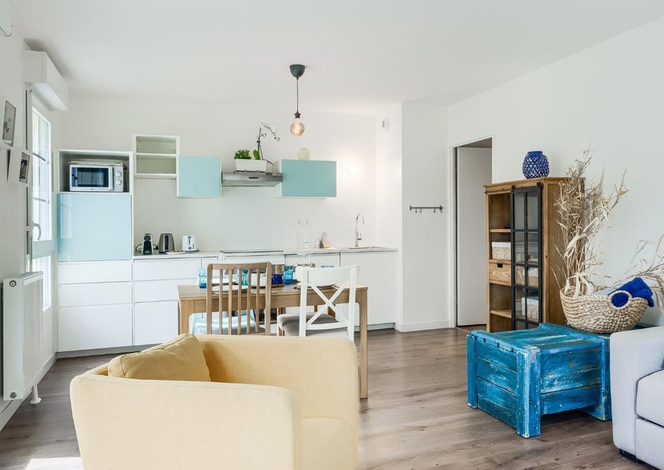 Kitchen or kitchenette, Dining area, oven, pet friendly, stove