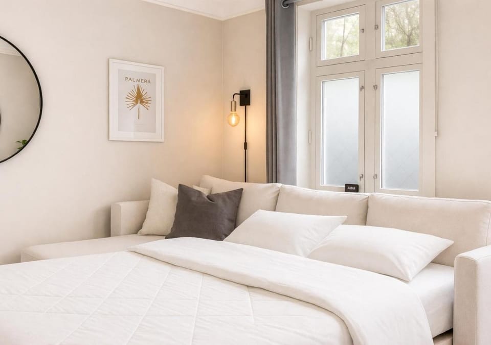 Bed, Living room