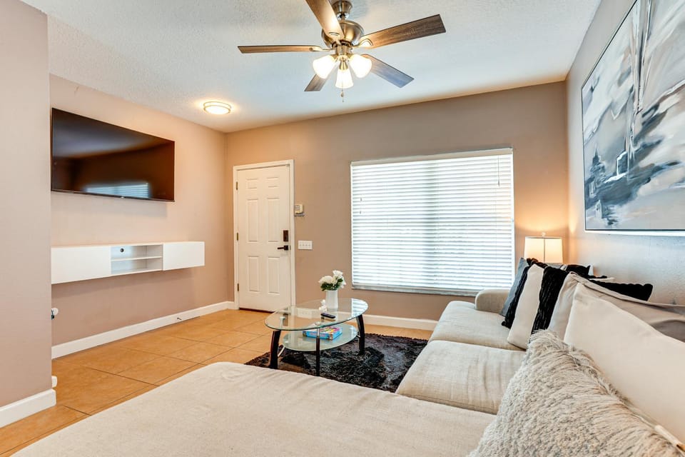 Shop, Golf & More: Family Retreat in Wesley Chapel House in Wesley Chapel