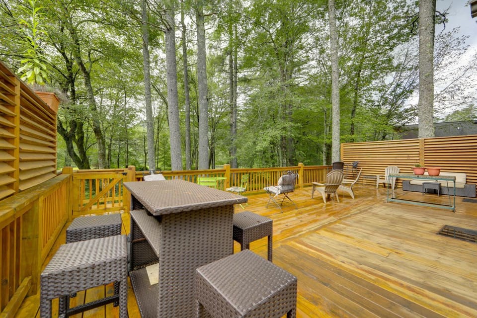 1/2 Mi to Skiing: Resort Getaway in Sapphire! House in Tennessee