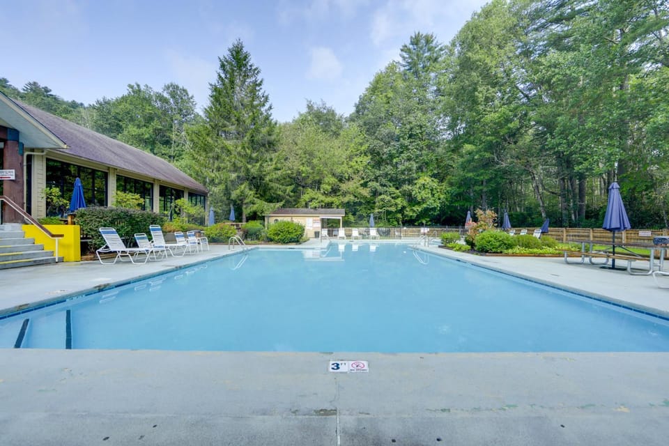 1/2 Mi to Skiing: Resort Getaway in Sapphire! House in Tennessee
