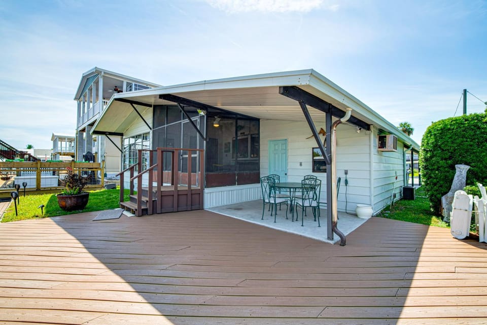 Angler's Paradise! Homosassa River Retreat w/ Dock House in Homosassa