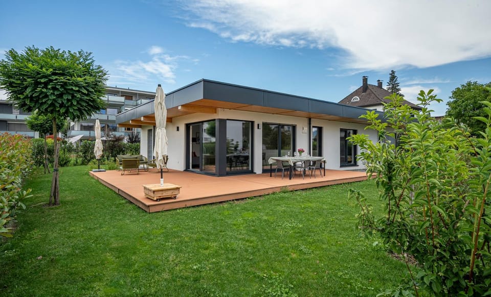 Property building, Day, Natural landscape, Garden, Garden view