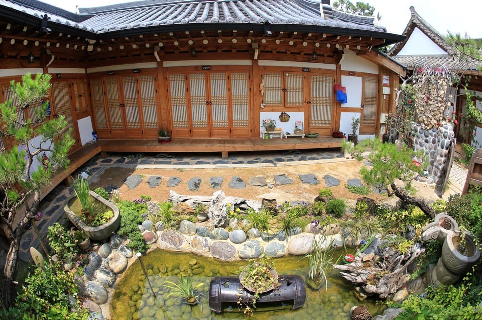 Happiness Full Hanok Guesthouse Bed and Breakfast in South Korea