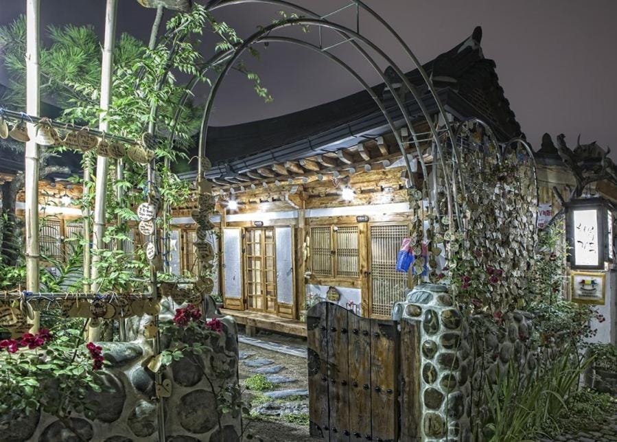 Happiness Full Hanok Guesthouse Bed and Breakfast in South Korea