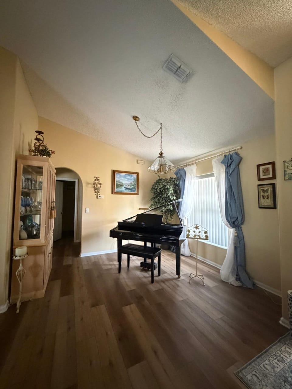 Conveniently Located Cozy Home House in Ocoee