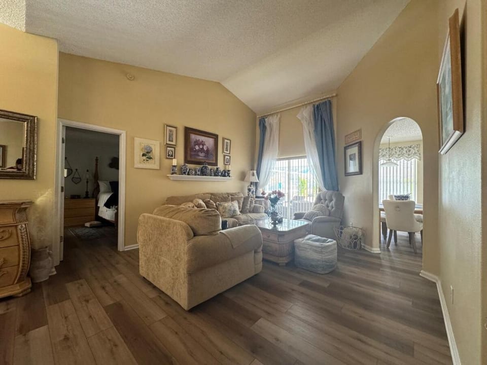 Conveniently Located Cozy Home House in Ocoee