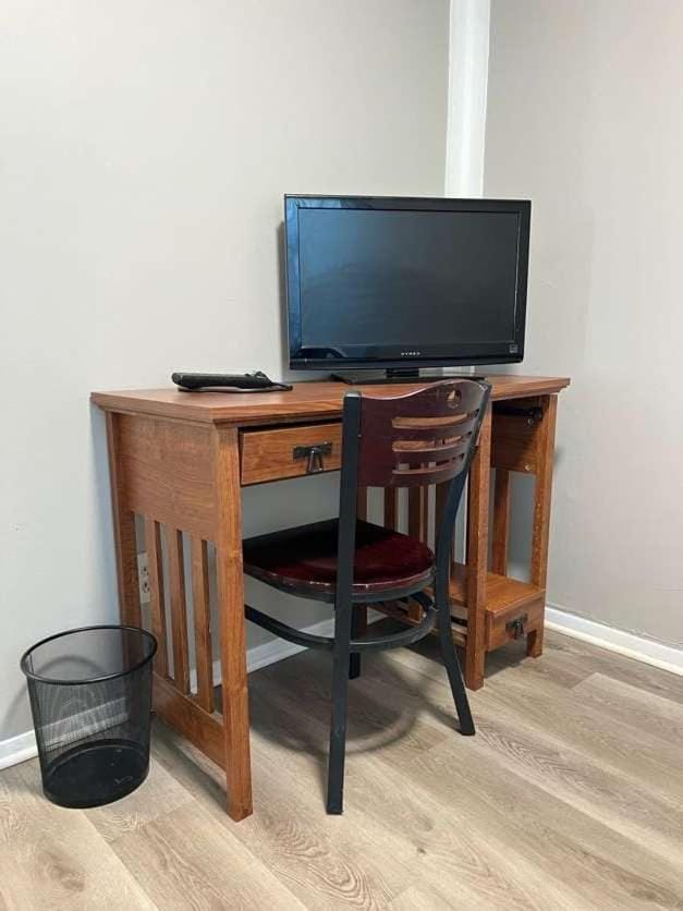 Modern & Renovated 3BR 1BA Home - Quiet & Cozy House in Madison Heights