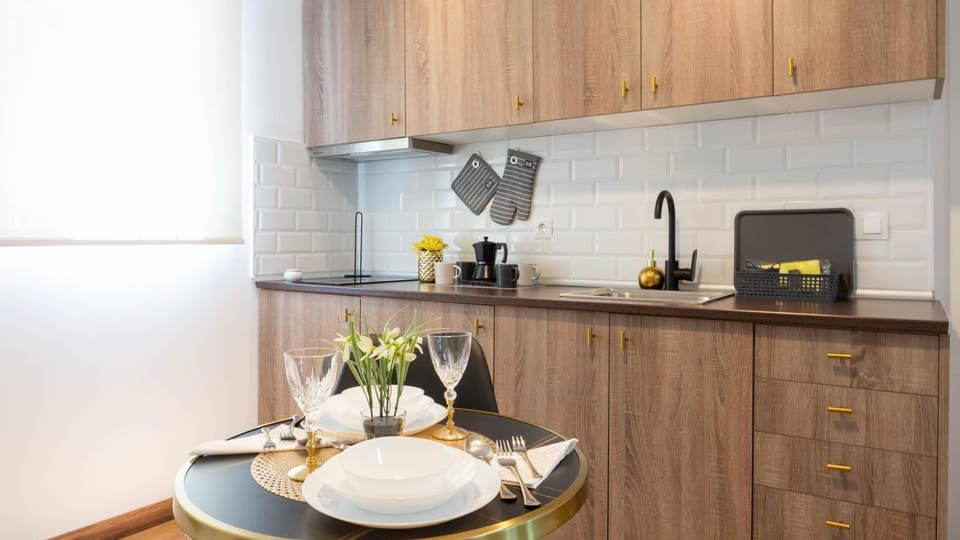 Kitchen or kitchenette, Food and drinks