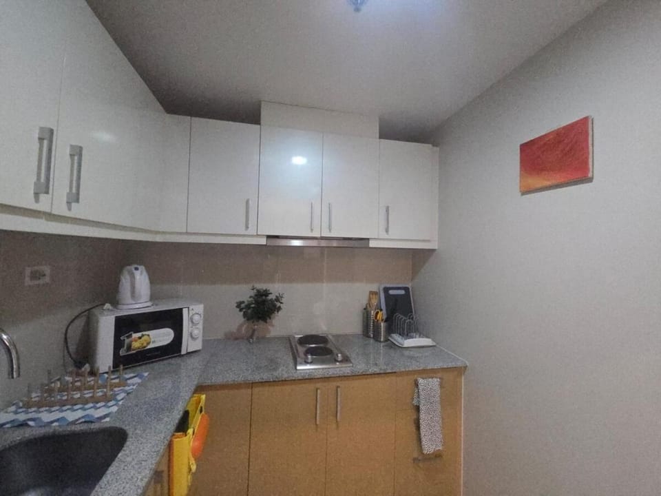 Uptown Parksuites BGC Cosy Hotel Vibe Flat near St Lukes, Uptown Mall, Mitsukoshi and Grand Hyatt Apartment in Makati