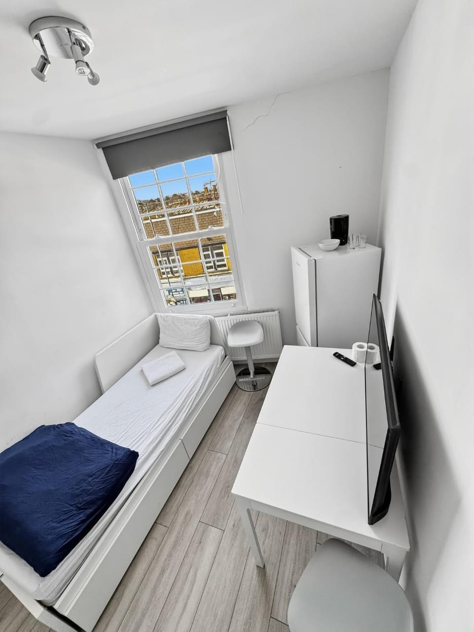 Room for 5 in Zone 2 - Willesden Green Bed and Breakfast in London