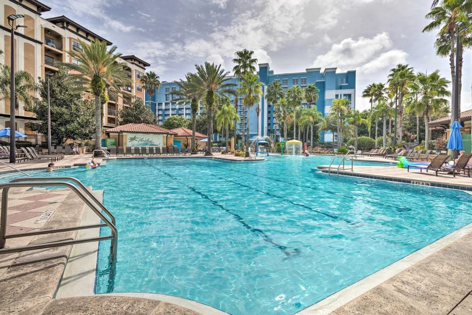 Floridays Resort Condo 11 Mi to Walt Disney World! House in Orlando