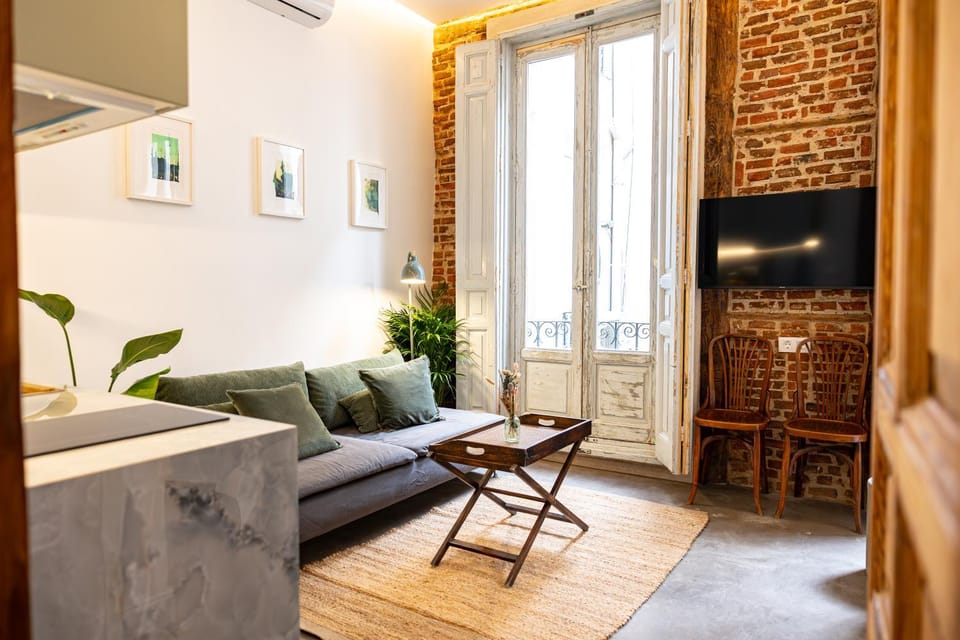 Communal lounge/ TV room, Seating area, air conditioner