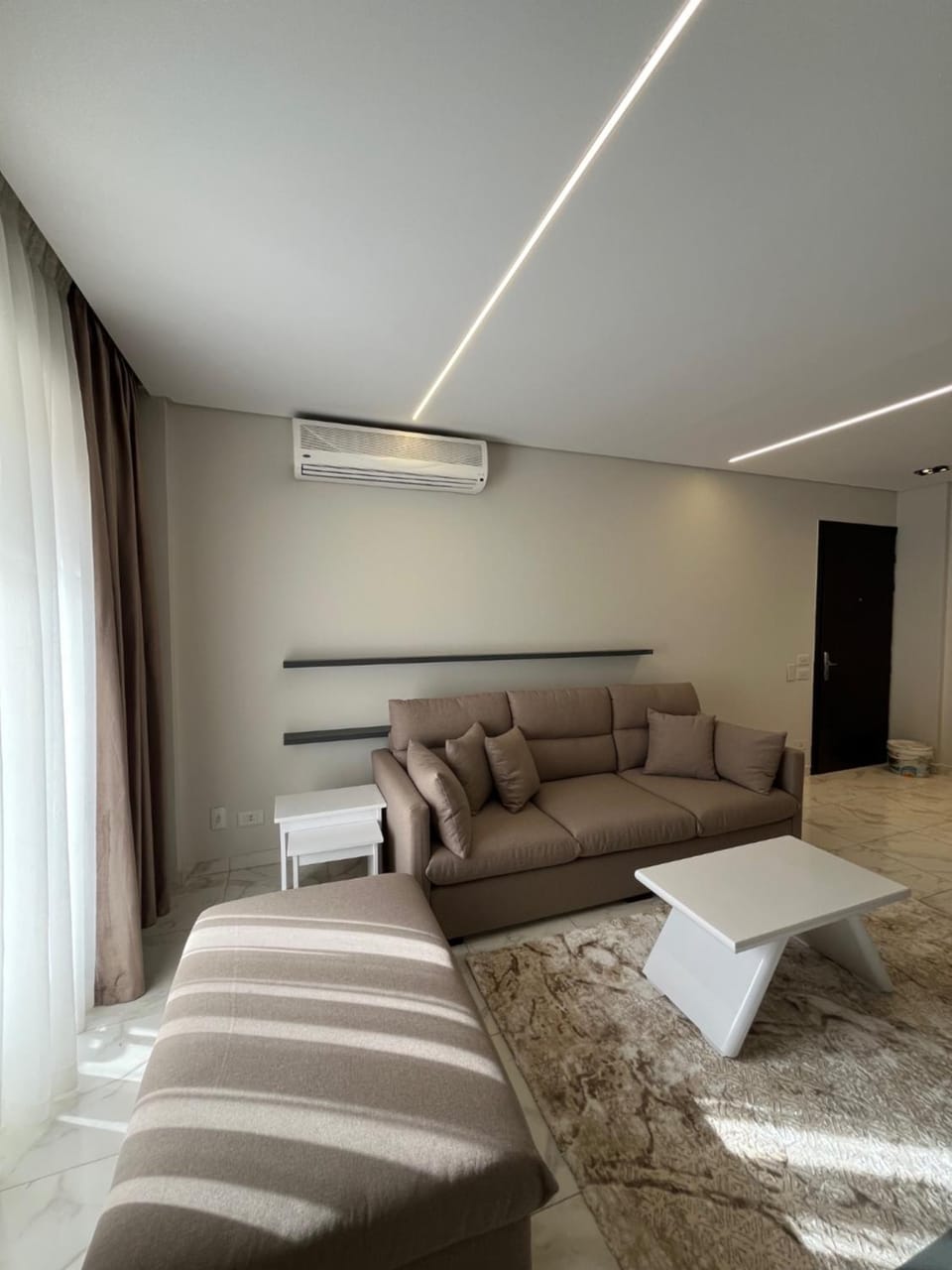 Bed, Living room, Photo of the whole room, Seating area