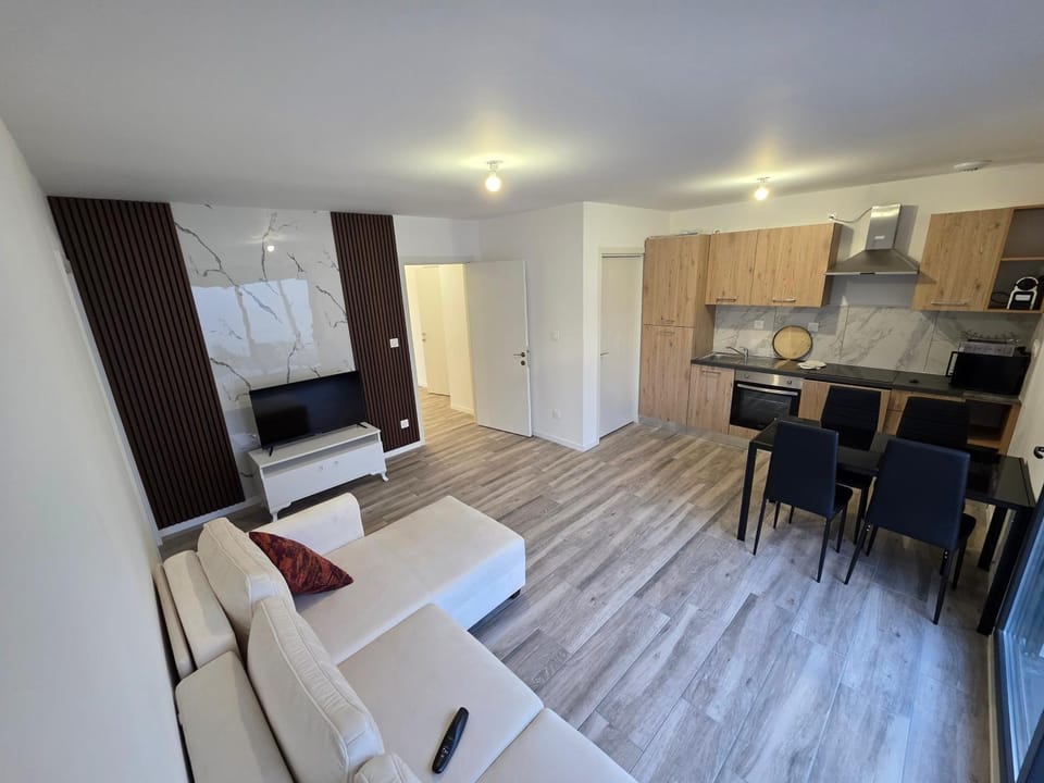 Communal lounge/ TV room, TV and multimedia, Living room