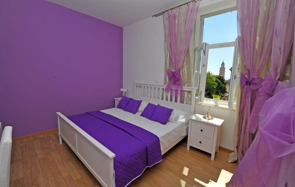 Bed, Day, Summer, Bedroom, On site, City view, Landmark view, Street view