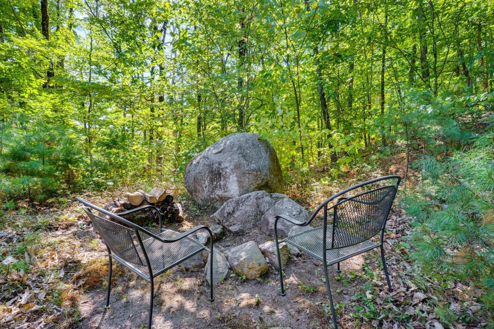 7 Mi to Ski Slopes! Cozy Madison Cabin w/ Fire Pit Cabin in Madison