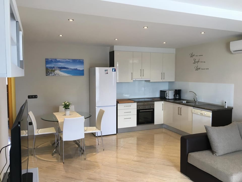 Coffee/tea facilities, Kitchen or kitchenette, Living room, Other, Photo of the whole room, Decorative detail