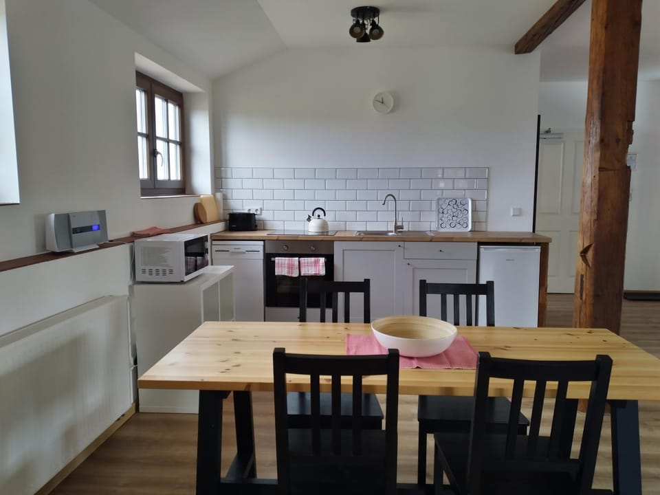 Kitchen or kitchenette, Dining area, dishwasher, microwave, stove