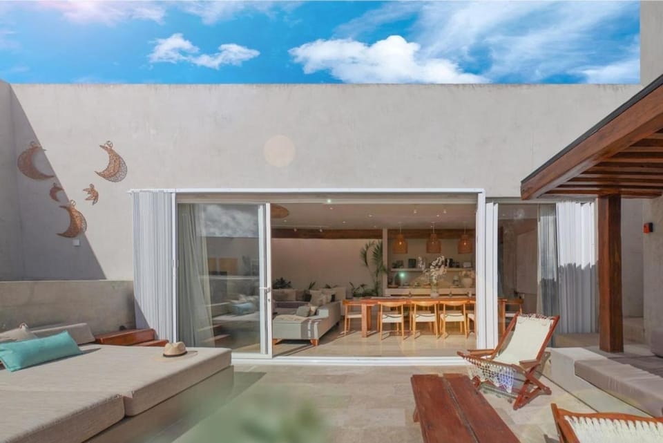 Balcony/Terrace, sunbed