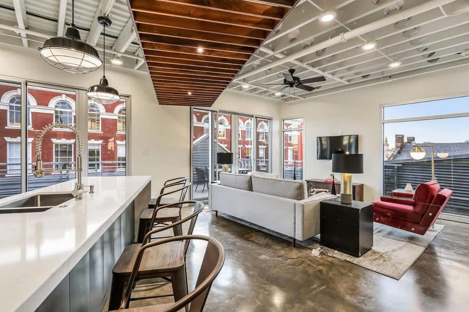 Luxury Two Bedroom Penthouse Apartment in Warehouse District