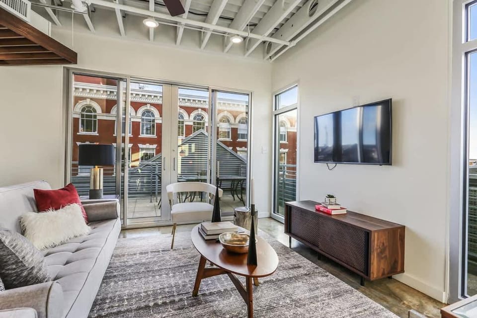 Luxury Two Bedroom Penthouse Apartment in Warehouse District