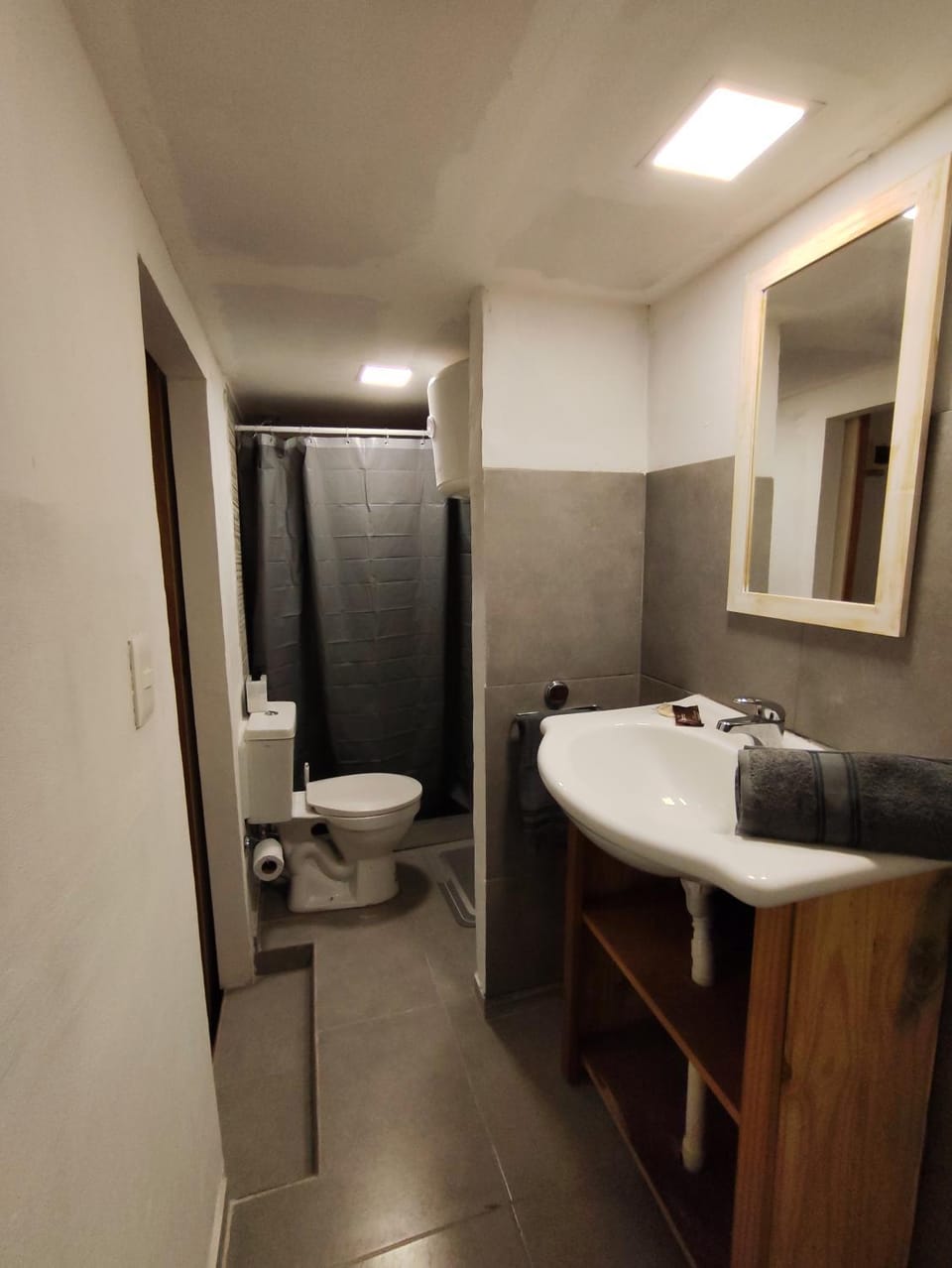 Shower, Toilet, Bathroom, towels