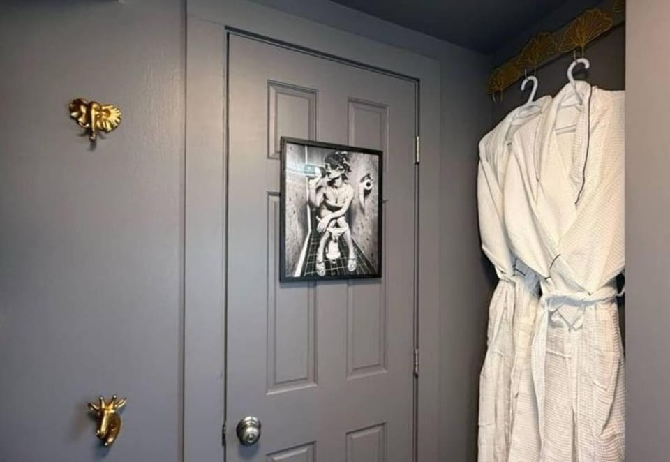 Speakeasy Hot Tub Escape | Pet-Friendly | Hudson NY Apartment in Capital District, NY, USA