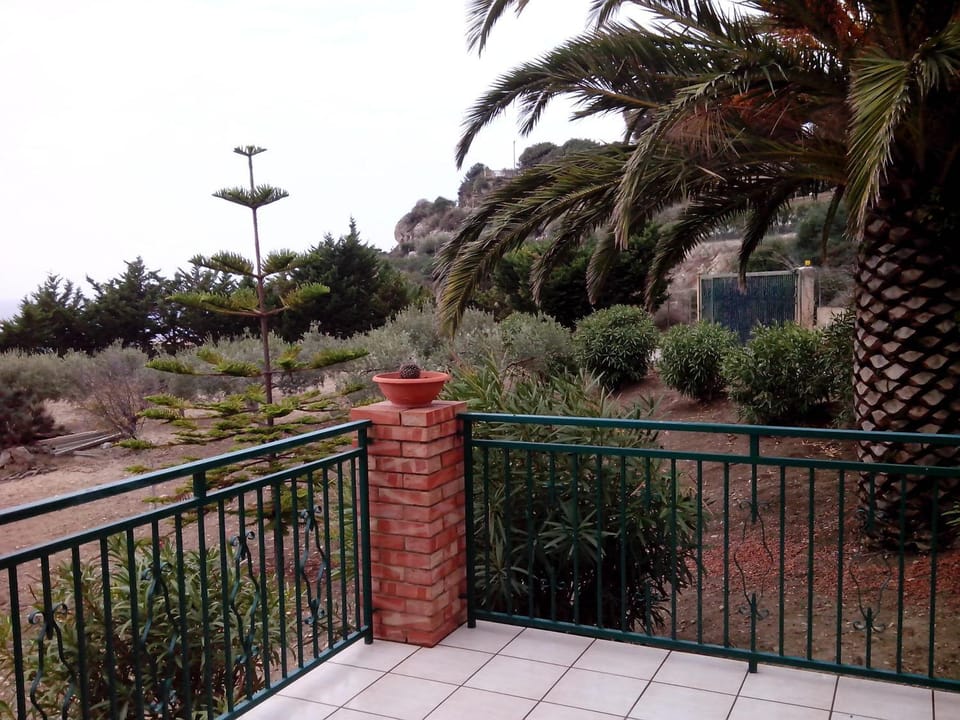 Natural landscape, View (from property/room), Balcony/Terrace