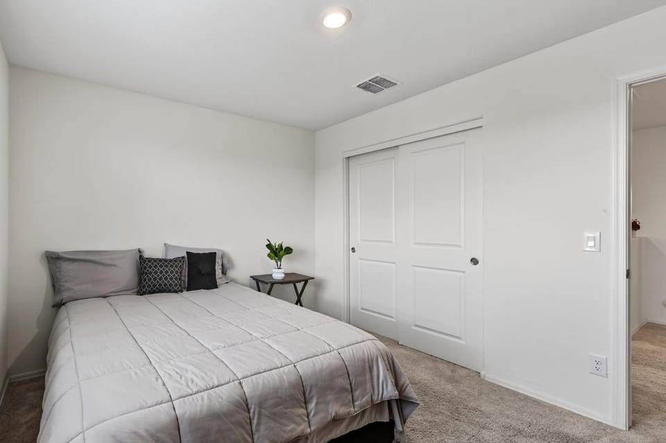 Bed, Photo of the whole room, Bedroom, wardrobe